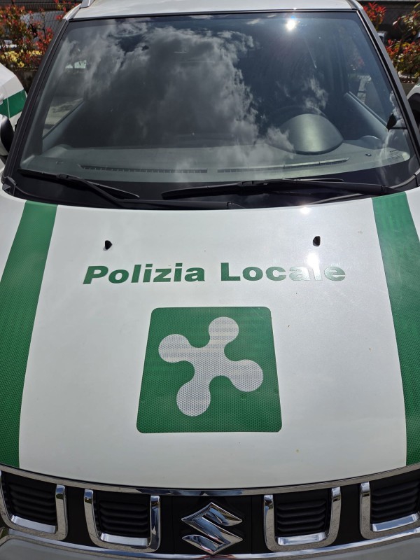 polizialocaleauto.jpg (96 KB)