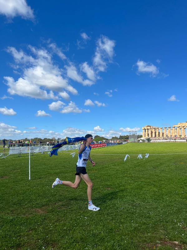 Italiani_di_corsa_campestre_in_Sicilia.jpg (124 KB)
