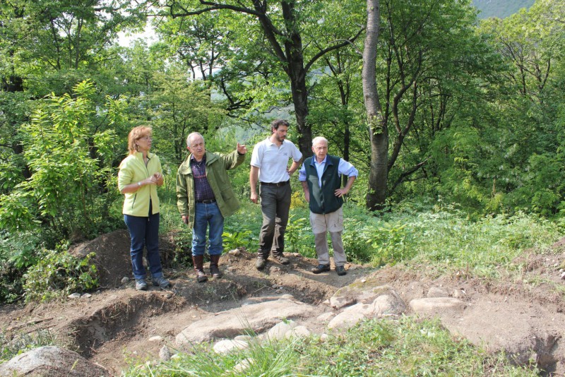 Lanfredo_Castelletti_illustra_le_prime_ricerche_sul_sito_archeologico_di_Monte_Castelletto.JPG (198 KB)