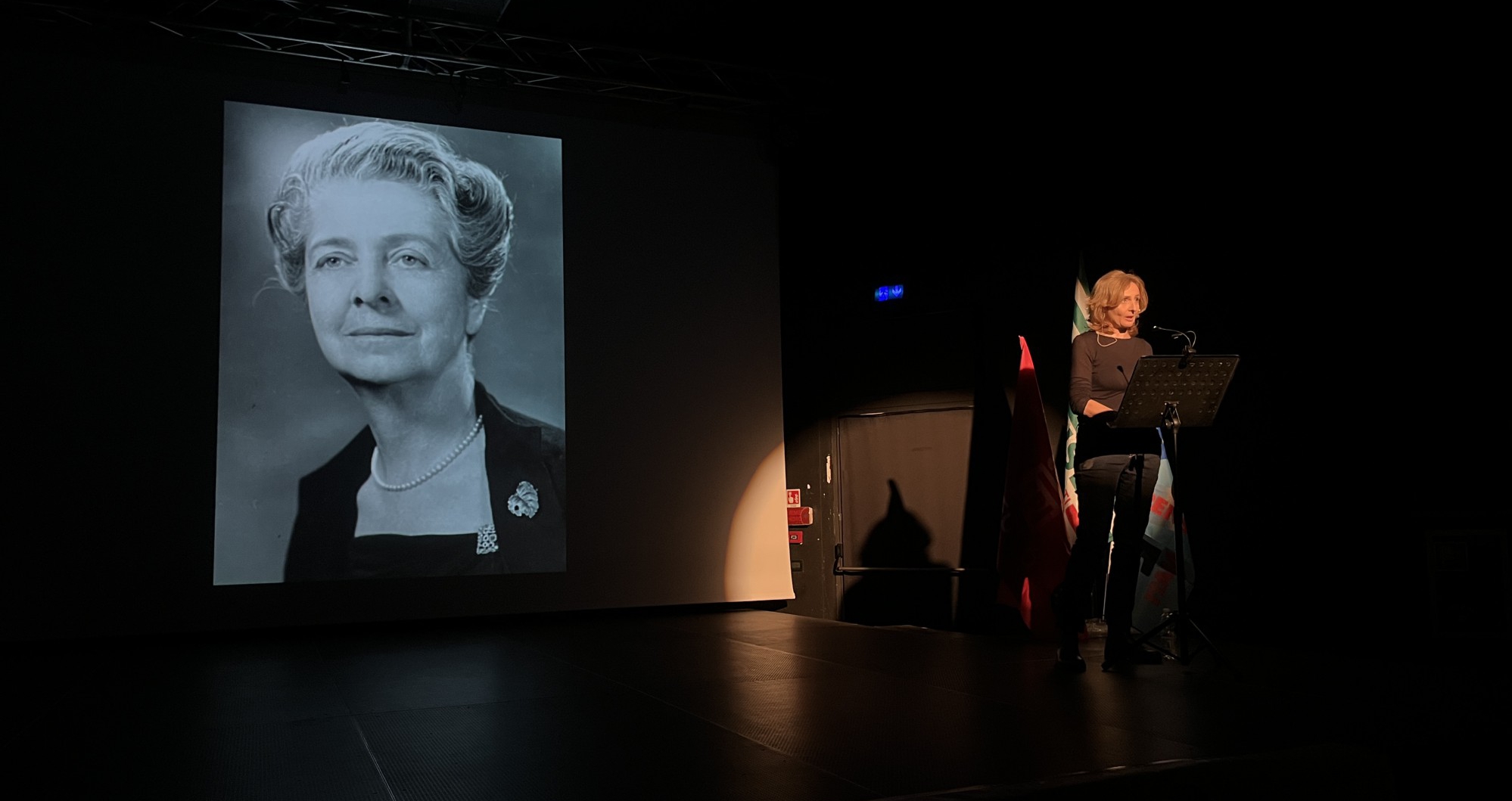 Lecco-Storie_di_donne-20.JPG (467 KB)