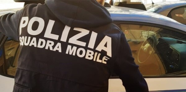 LeccoSquadraMobile2col.jpg (67 KB)