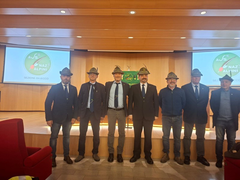 Presidente_e_vicepresidente_con_i_nuovi_Consiglieri_sezionali.jpeg (91 KB)