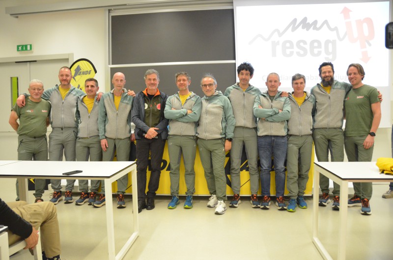 Team_Resegup.JPG (95 KB)