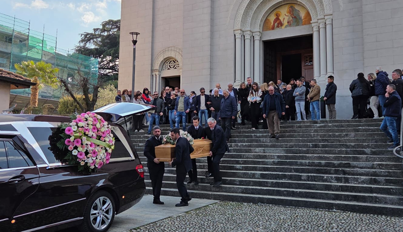 funeralepatriziacaterisano4.jpg (348 KB)