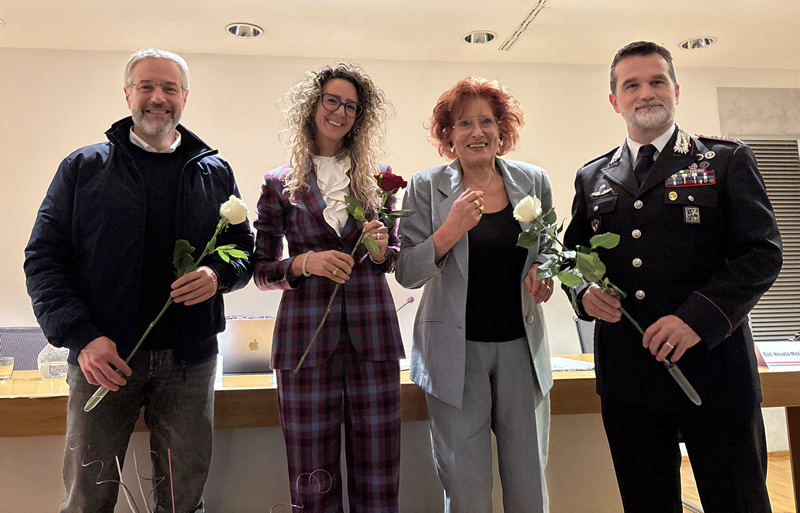 incontroidentita__10_.jpg (125 KB)