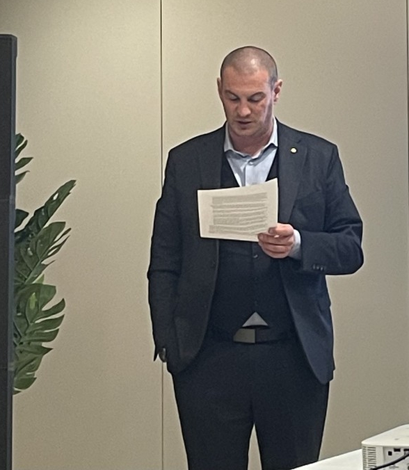 lionspres.jpeg (189 KB)