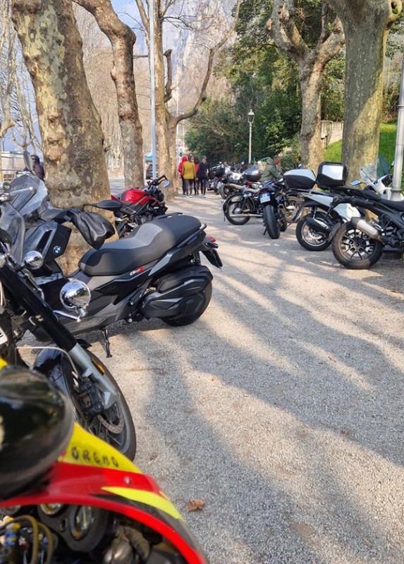 motoparcheggiate2.jpg (168 KB)