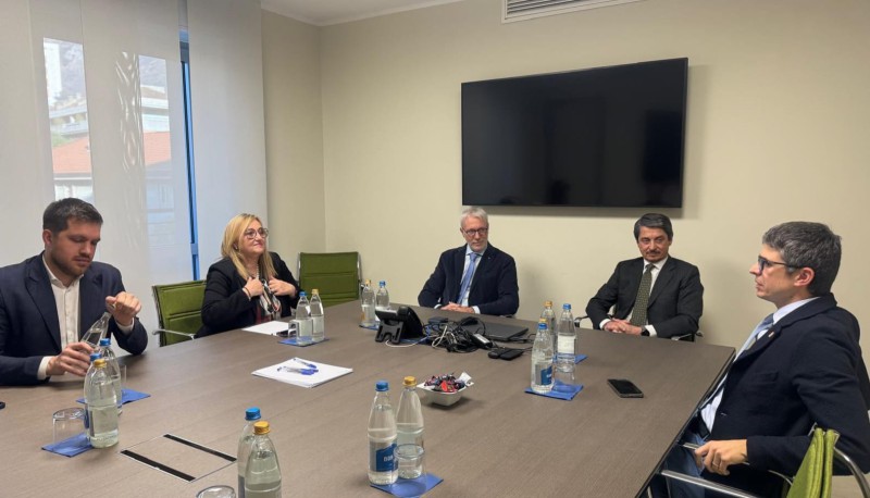 sottosegretariofdi2.jpg (67 KB)