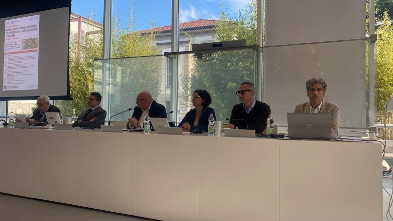 Abitare-convegno-1_reference-2.jpg (75 KB)