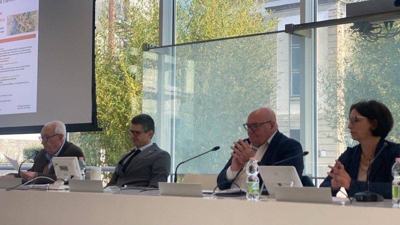 Abitare-convegno_reference.jpg (98 KB)