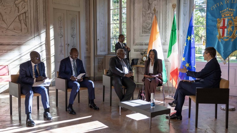 Incontro-istituzionale-sindaco-console-Costa-d-Avorio-Villa-Manzoni_reference.jpg (107 KB)