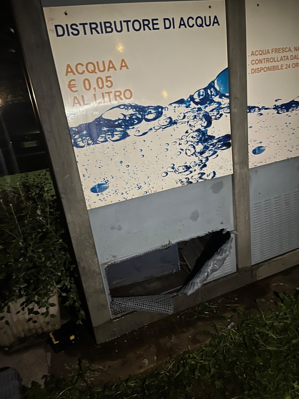 foto_02_casetta_acqua.jpg (114 KB)