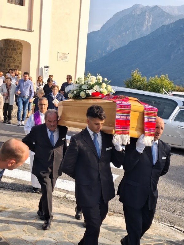 funeraledonangelo1.jpg (123 KB)