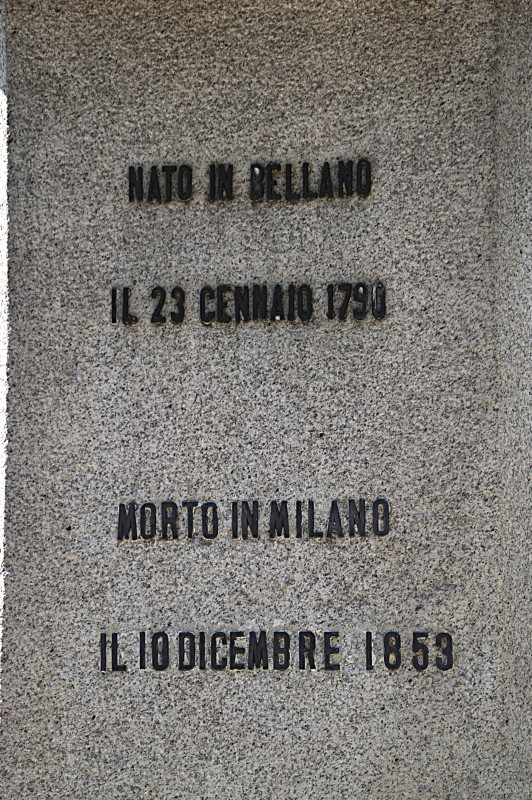 Bellano_monumento_a_Tommaso_Grossi__6_.JPG (209 KB)