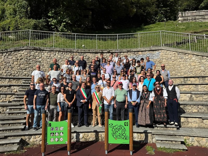 Foto_di_gruppo.jpg (216 KB)
