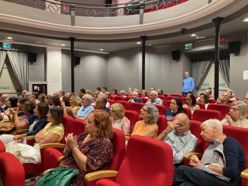 I_volontari_durante_l_incontro.jpg (132 KB)