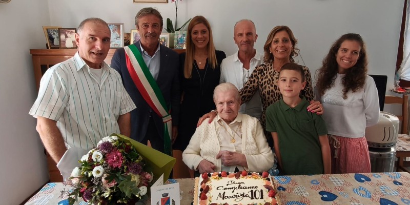 MauriziaValsecchi_101anniPRIMA.jpg (87 KB)