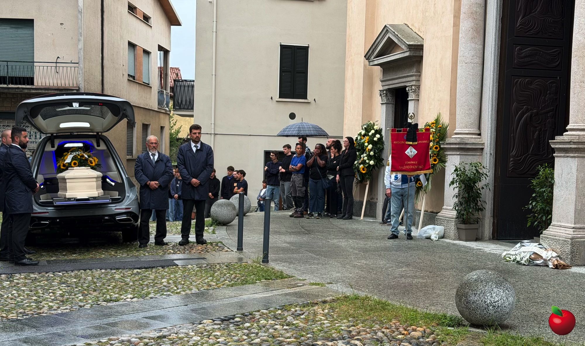 Valgre_funerale_Mamone1.jpg (977 KB)