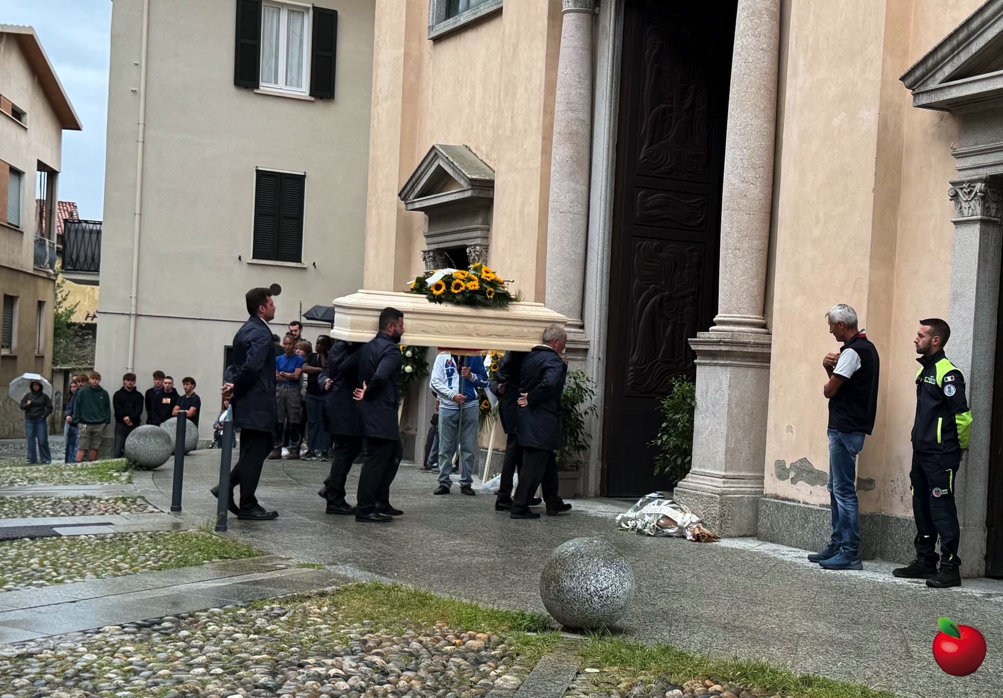Valgre_funerale_Mamone3.jpg (974 KB)