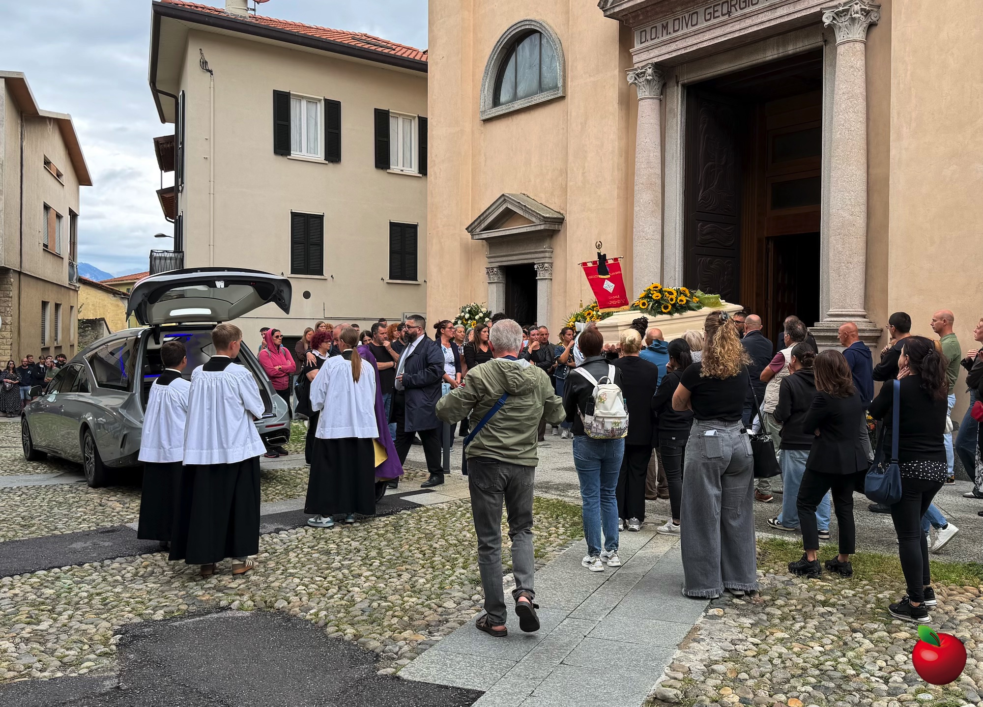 Valgre_funerale_Mamone5.jpg (1.16 MB)