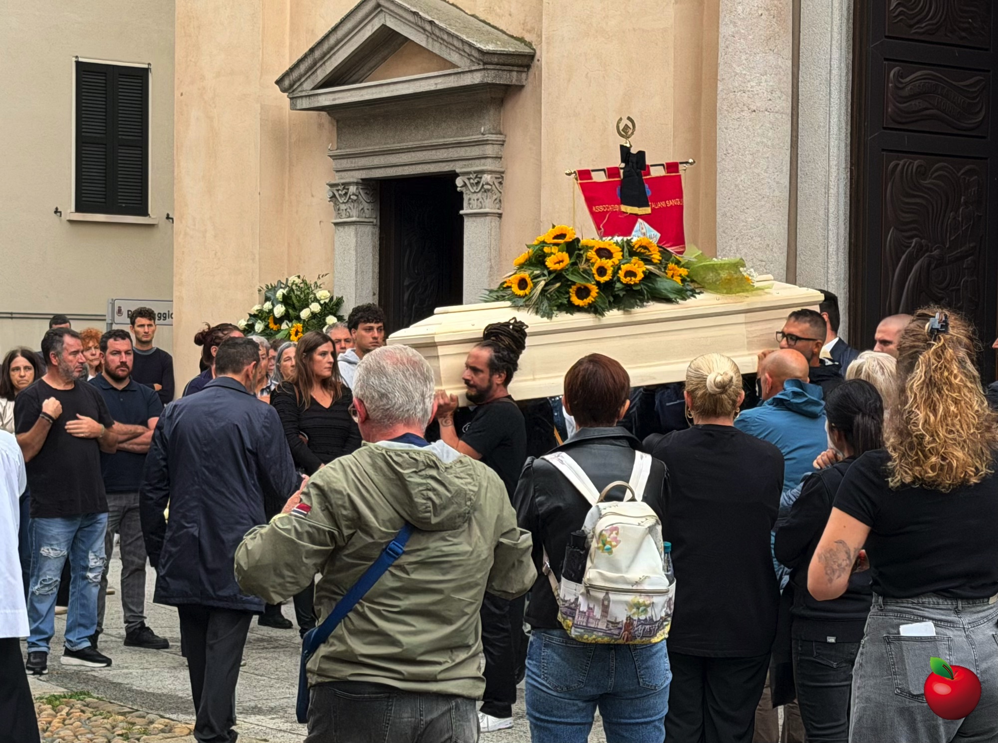 Valgre_funerale_Mamone6.jpg (863 KB)