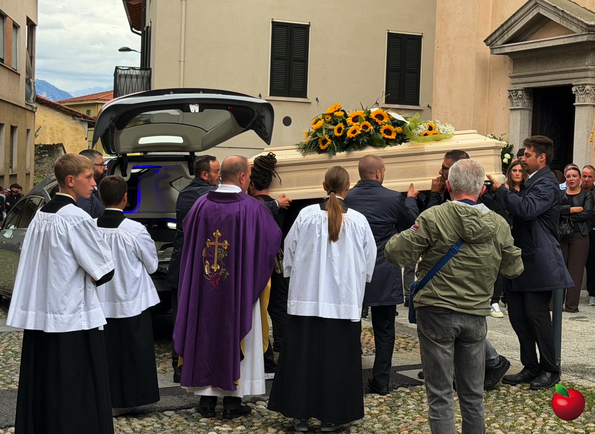 Valgre_funerale_Mamone7.jpg (879 KB)
