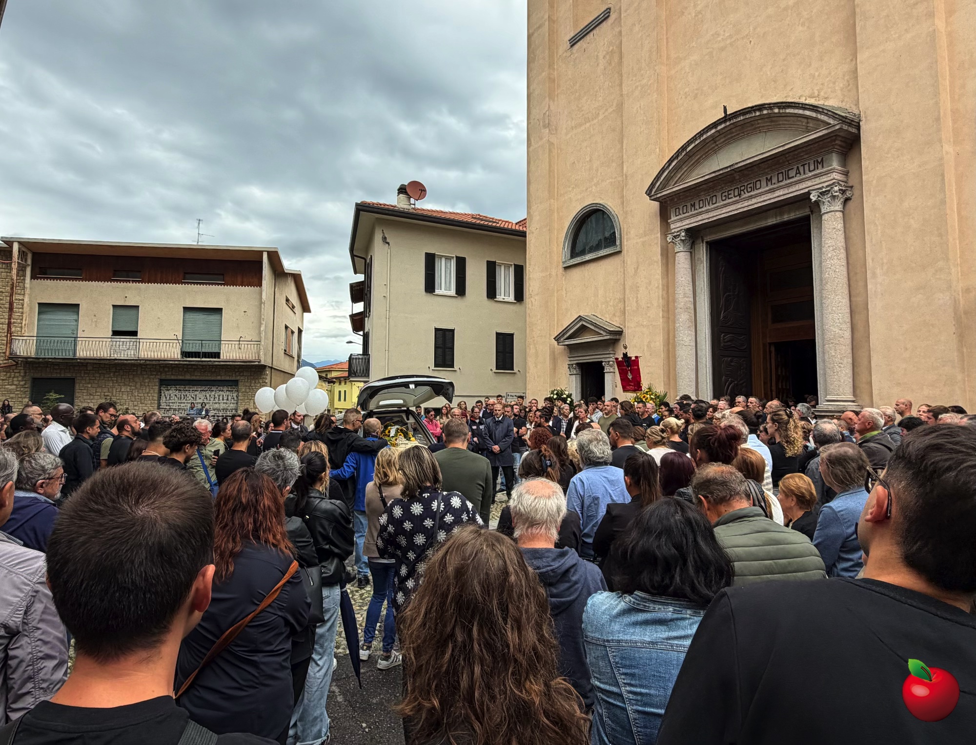 Valgre_funerale_Mamone9.jpg (972 KB)