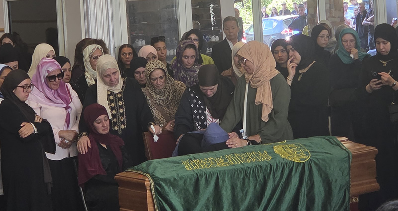 funeralitarek6.jpg (131 KB)