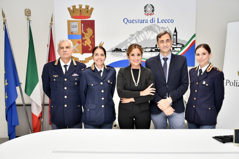 il_Vicario_dott._Luca_Rocco_con_i_Funzionari_della_Questura_di_Lecco.jpeg (86 KB)