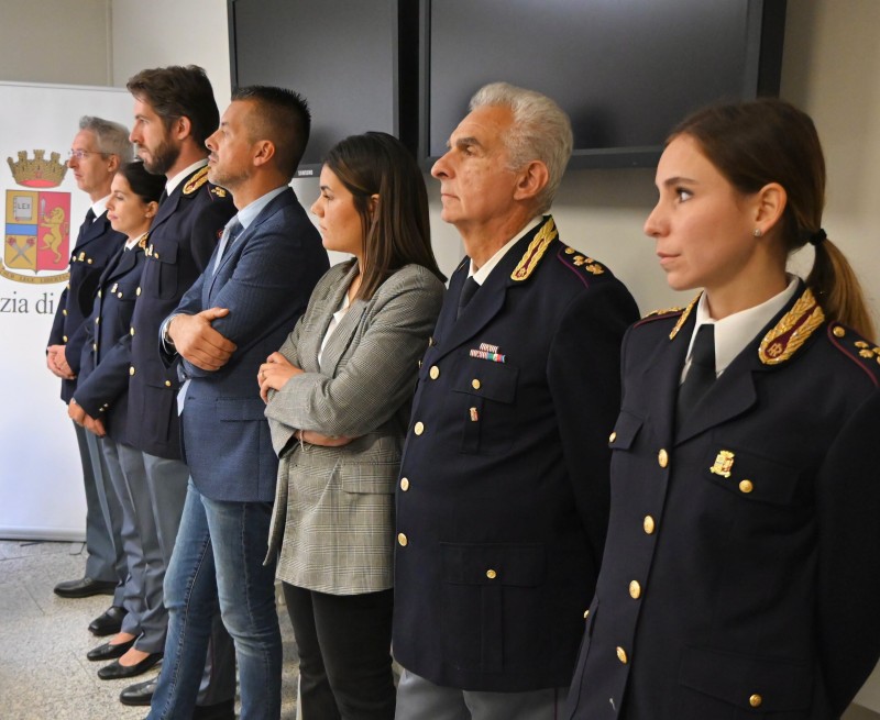 poliziacpa4.jpg (102 KB)