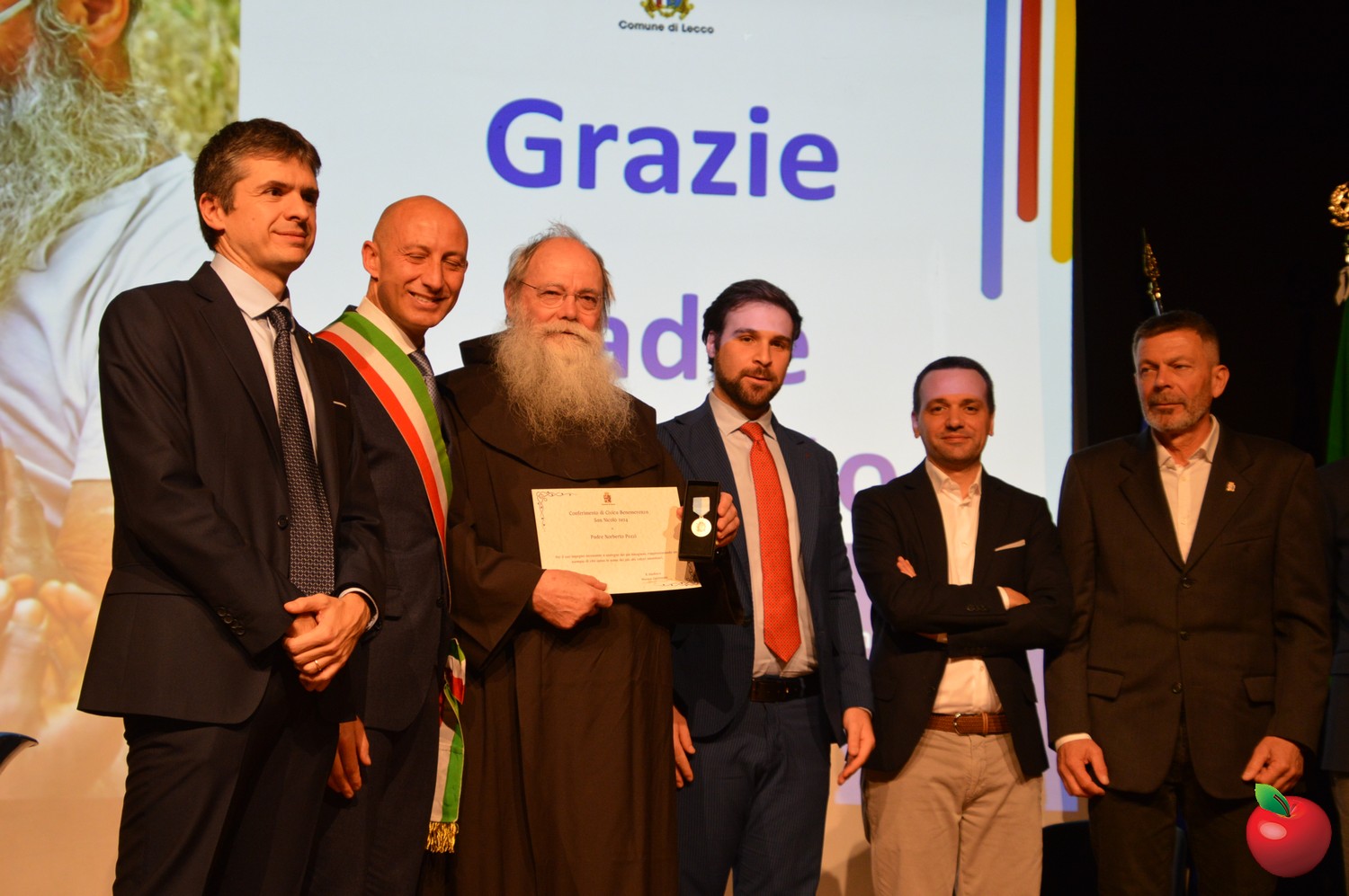 Premiazione_padre_Norberto__1_.JPG (298 KB)