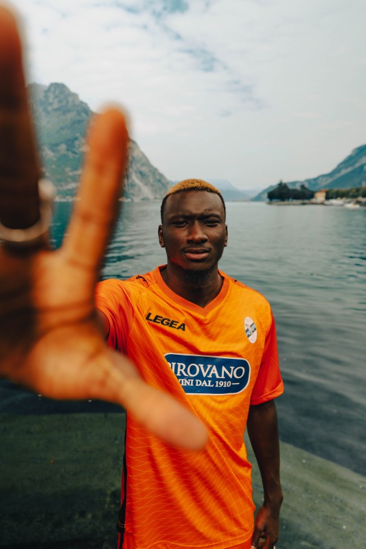 Calcio Lecco svelate le prime due maglie cambia il celeste Leccoonline