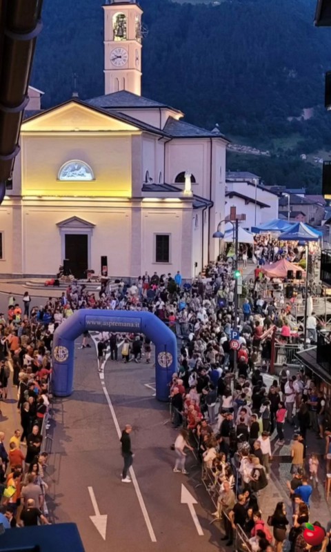 Foto_piazza.jpg (102 KB)