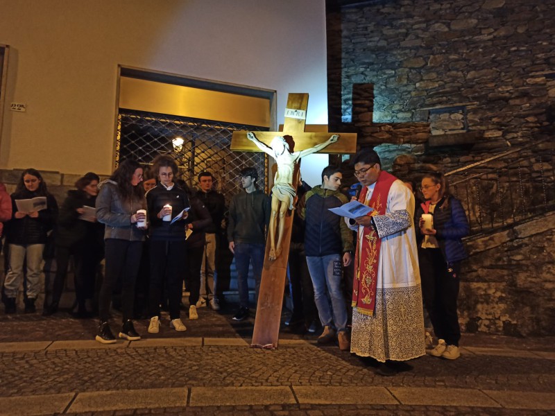 Via_crucis_9.jpg (119 KB)