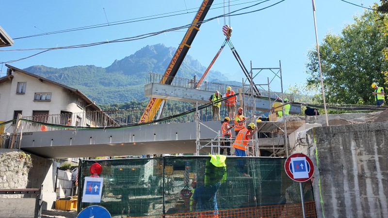 Posa_ponte_ferroviario_Abbadia__11_.JPG (128 KB)