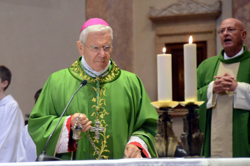 MONSIGNOR BESCHI A CALOLZIO  11