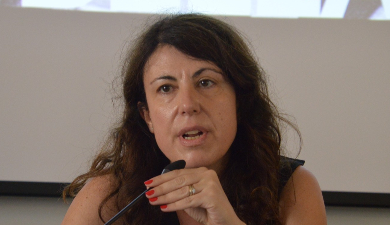 01_Simona_Piazza.JPG (382 KB)