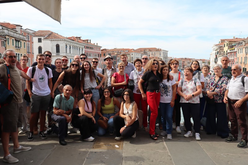 Foto_di_gruppo_Ponte_di_Rialto.jpg (193 KB)