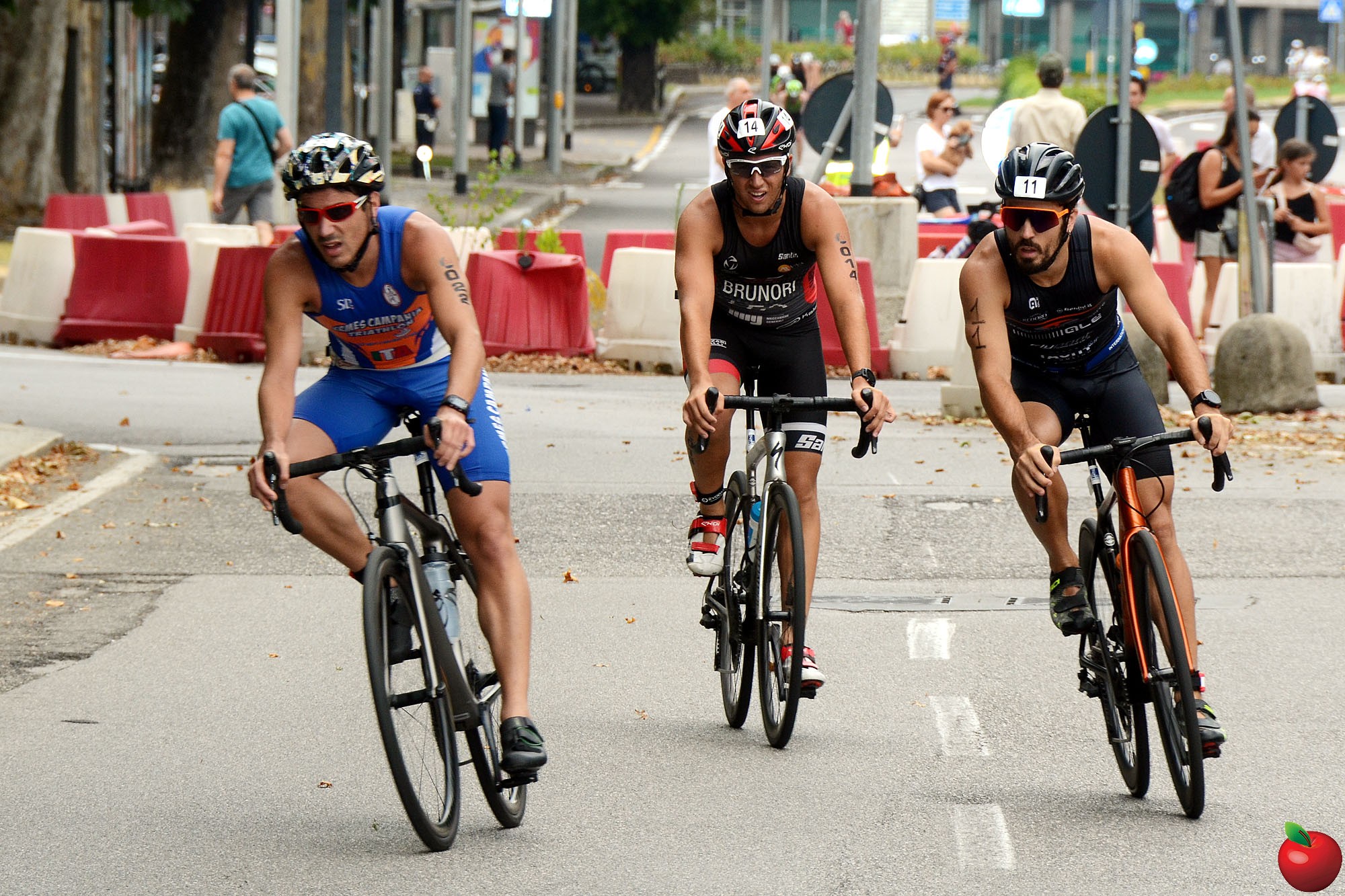 TRIATHLON_37.jpg (602 KB)