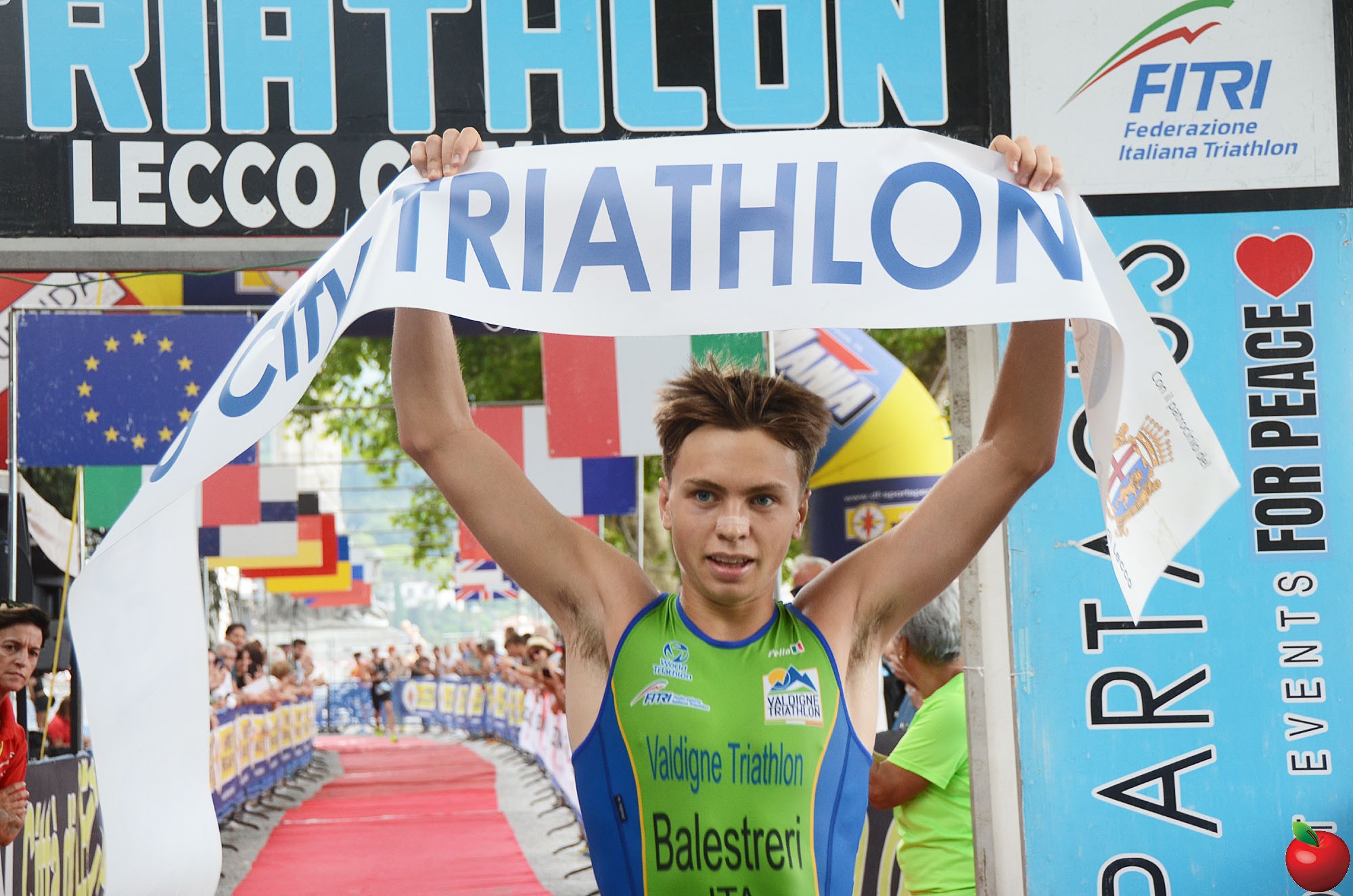TRIATHLON_57.jpg (386 KB)