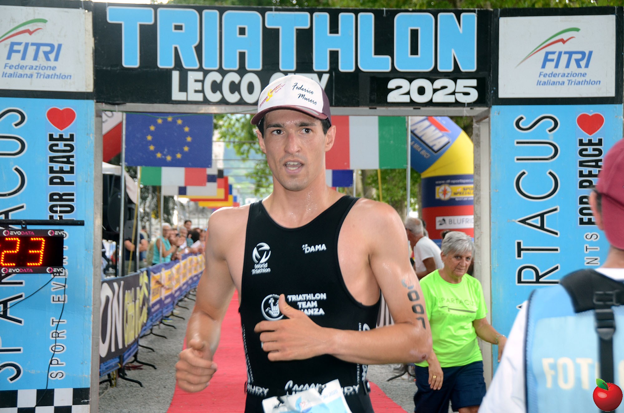 TRIATHLON_58.jpg (385 KB)