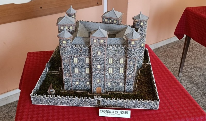 miniature3.jpg (112 KB)