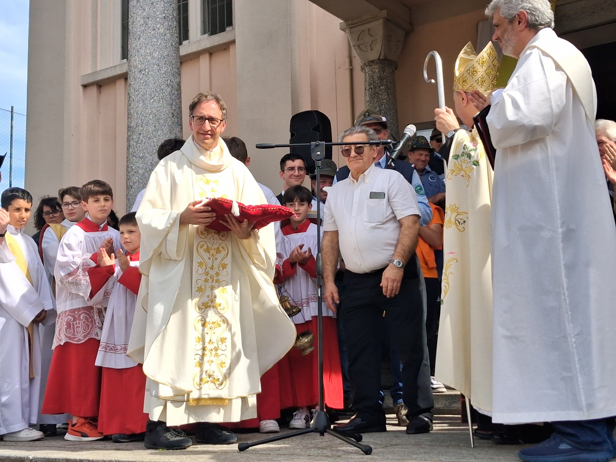 colicoingressodoncorrado__22_.jpg (584 KB)