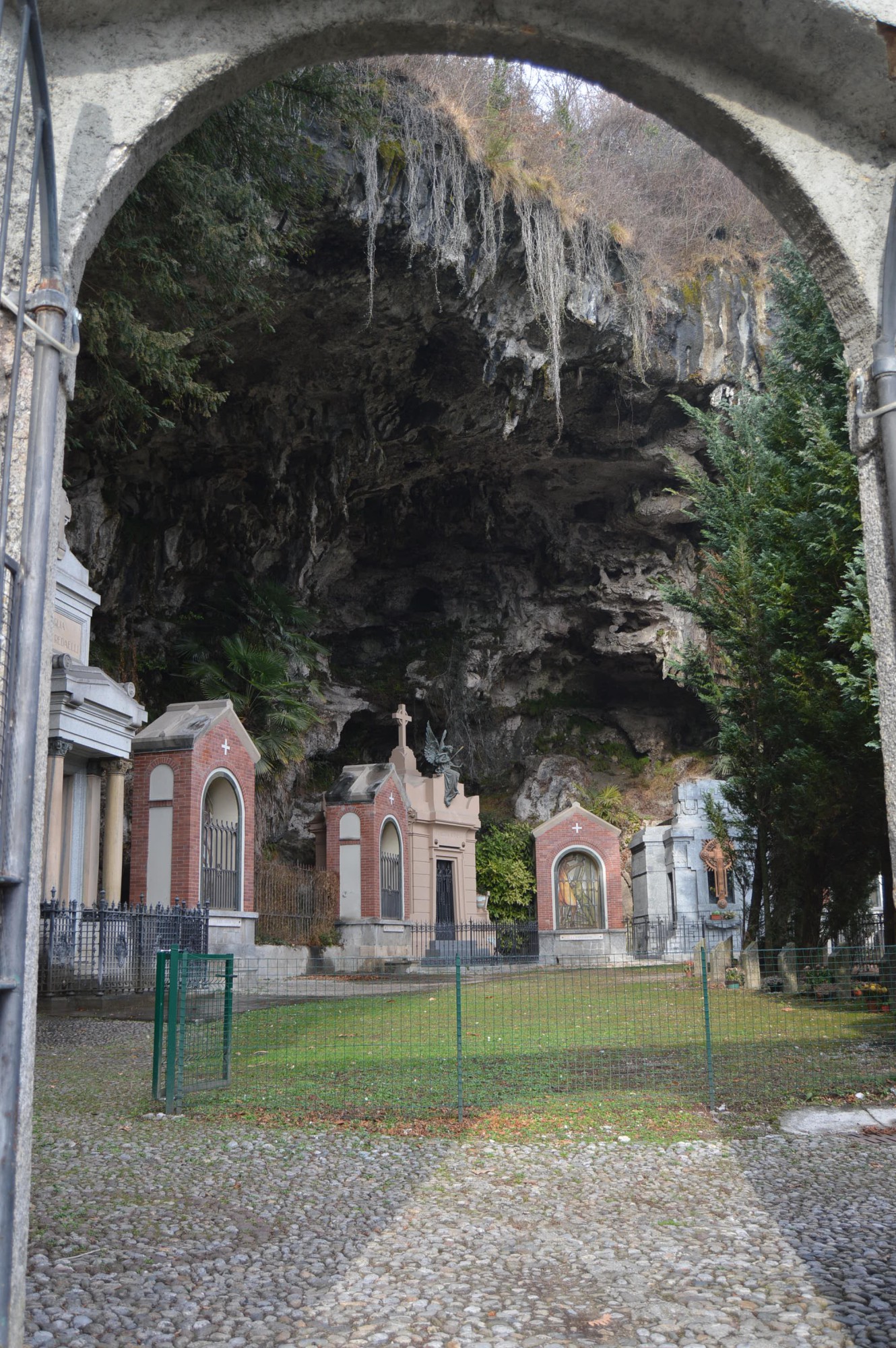 cimitero_LAORCA__5_.JPG (772 KB)