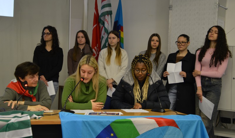 Lettura_testimonianze_deportati__1_.JPG (194 KB)