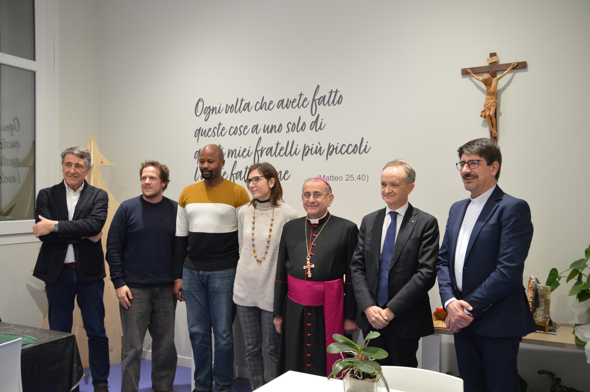 08_coi_volontari_del_rifugio.JPG (327 KB)