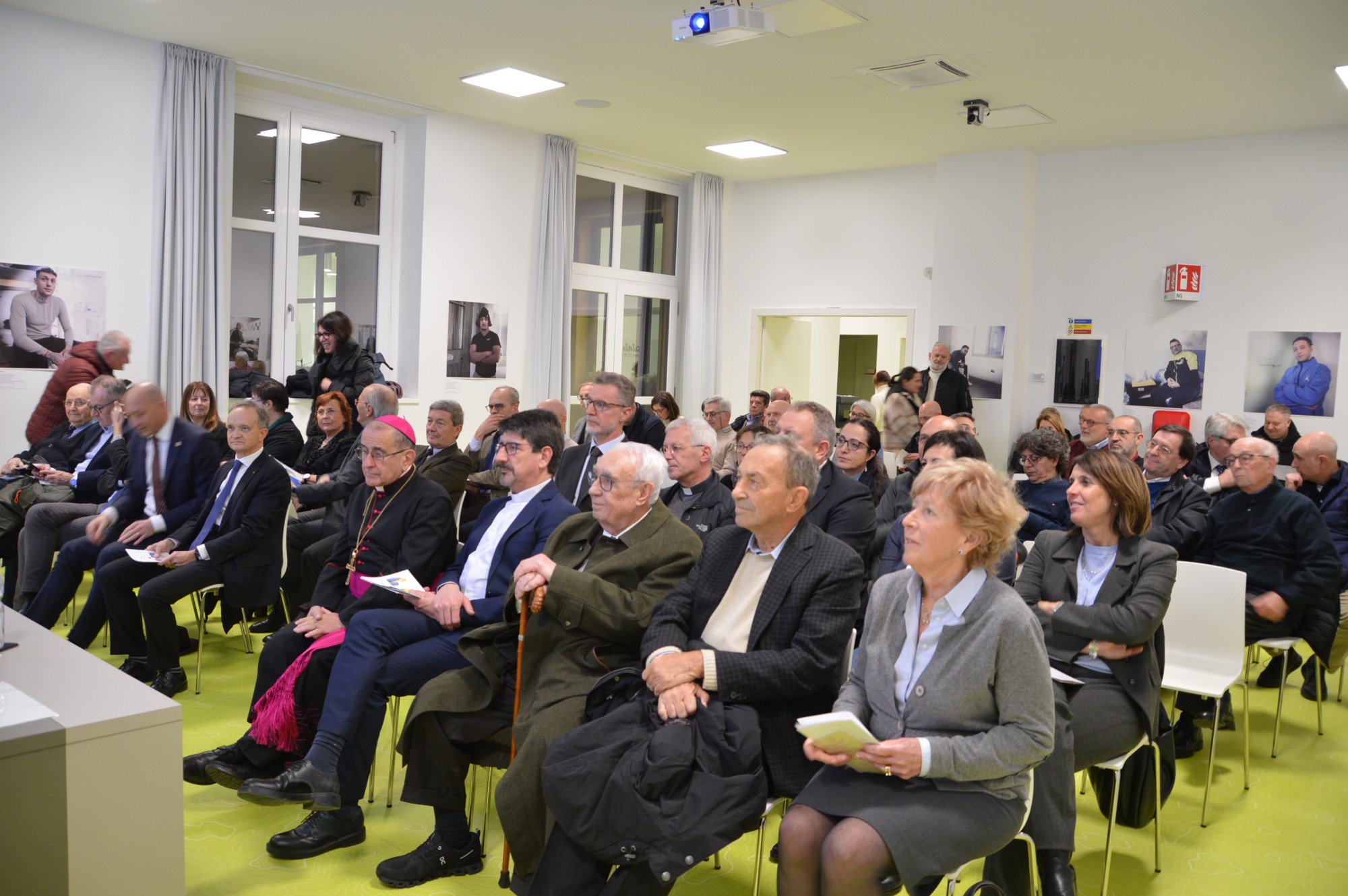 14_L_incontro_pubblico__2_.JPG (408 KB)