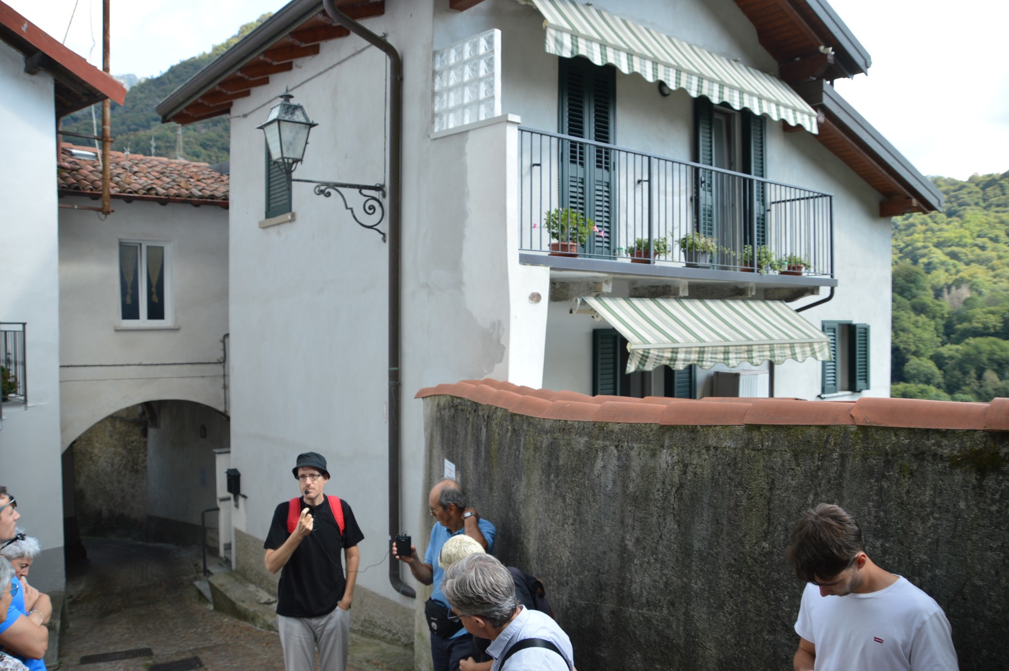 5_La_casa_della_famiglia_Mazzucconi_a_Laorca.JPG (435 KB)