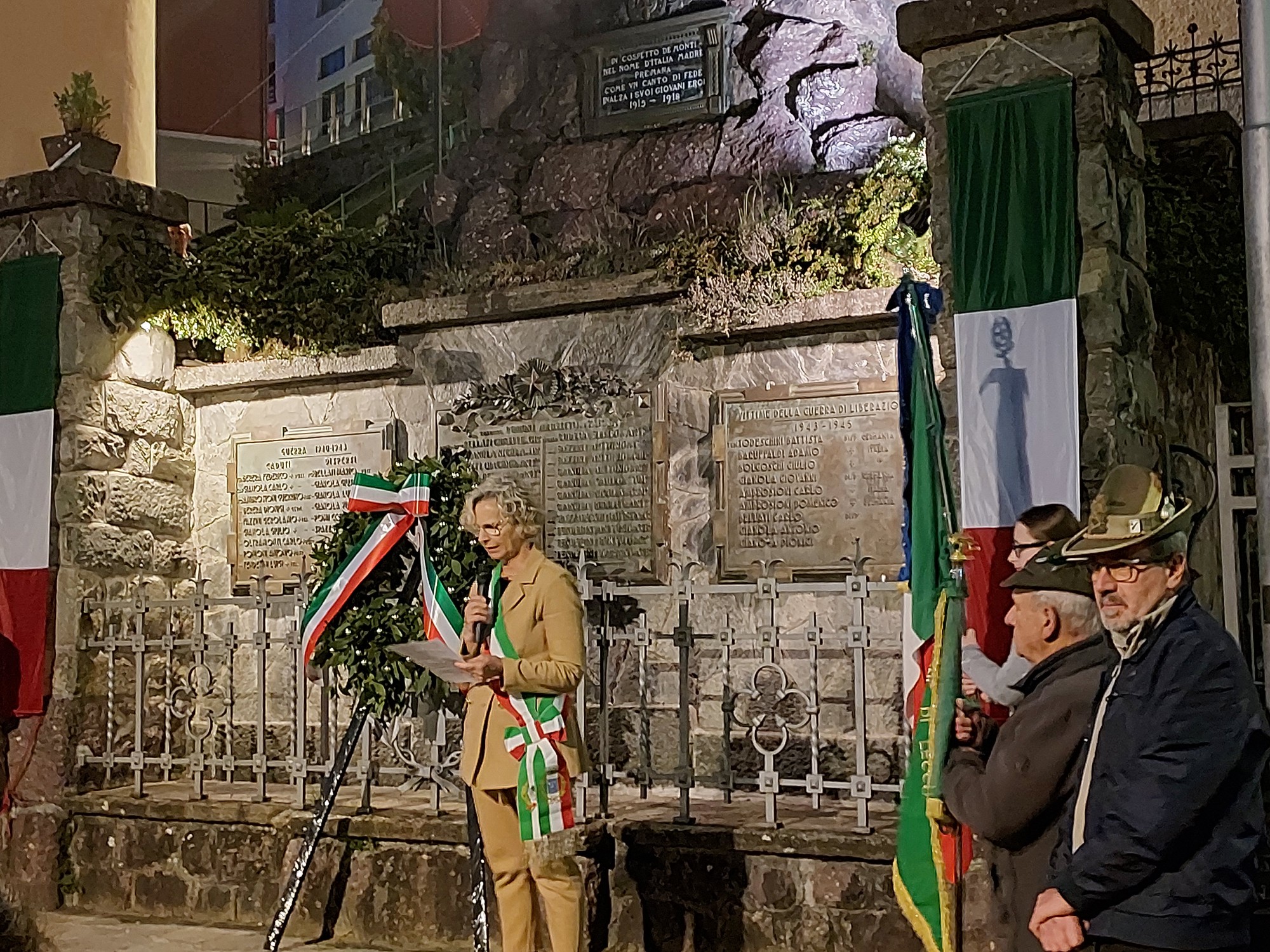 Elide_Codega.jpg (901 KB)