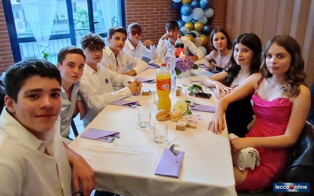 Vestiti per ballo di fine anno scolastico discount terza media